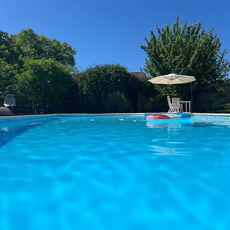 Entire Apartment With Swimming Pool Near Aubeterre Saint-Romain  Exterior foto