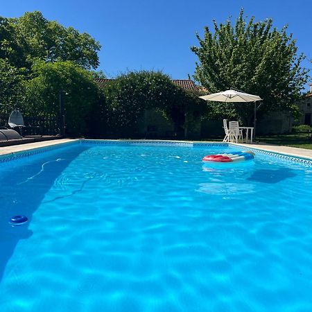 Entire Apartment With Swimming Pool Near Aubeterre Saint-Romain  Exterior foto
