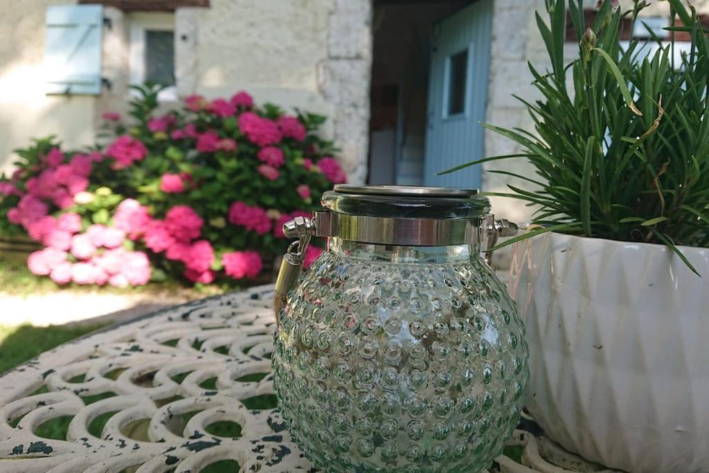 Entire Apartment With Swimming Pool Near Aubeterre Saint-Romain  Exterior foto