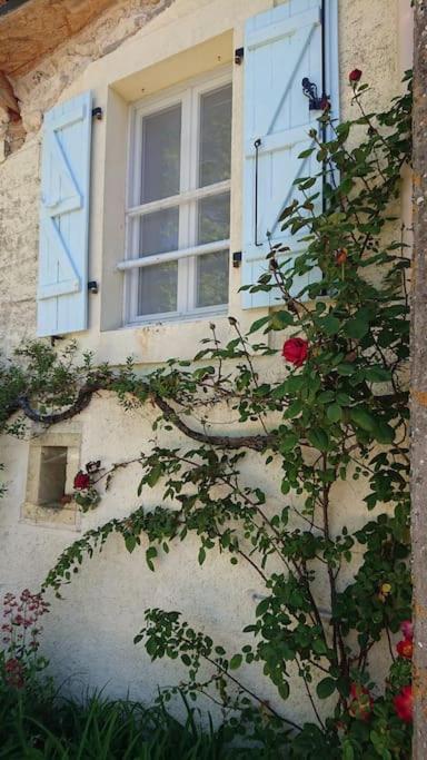 Entire Apartment With Swimming Pool Near Aubeterre Saint-Romain  Exterior foto