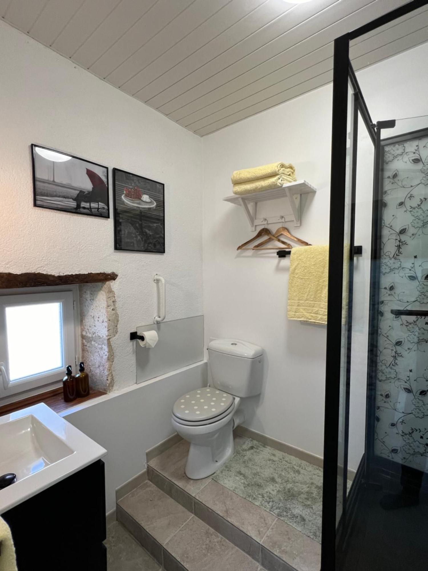 Entire Apartment With Swimming Pool Near Aubeterre Saint-Romain  Exterior foto