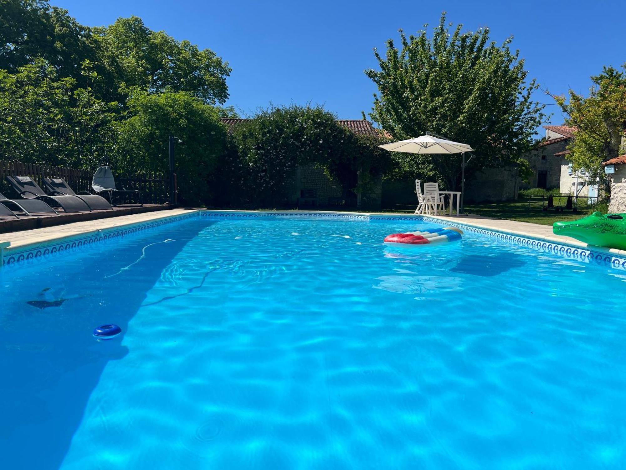 Entire Apartment With Swimming Pool Near Aubeterre Saint-Romain  Exterior foto
