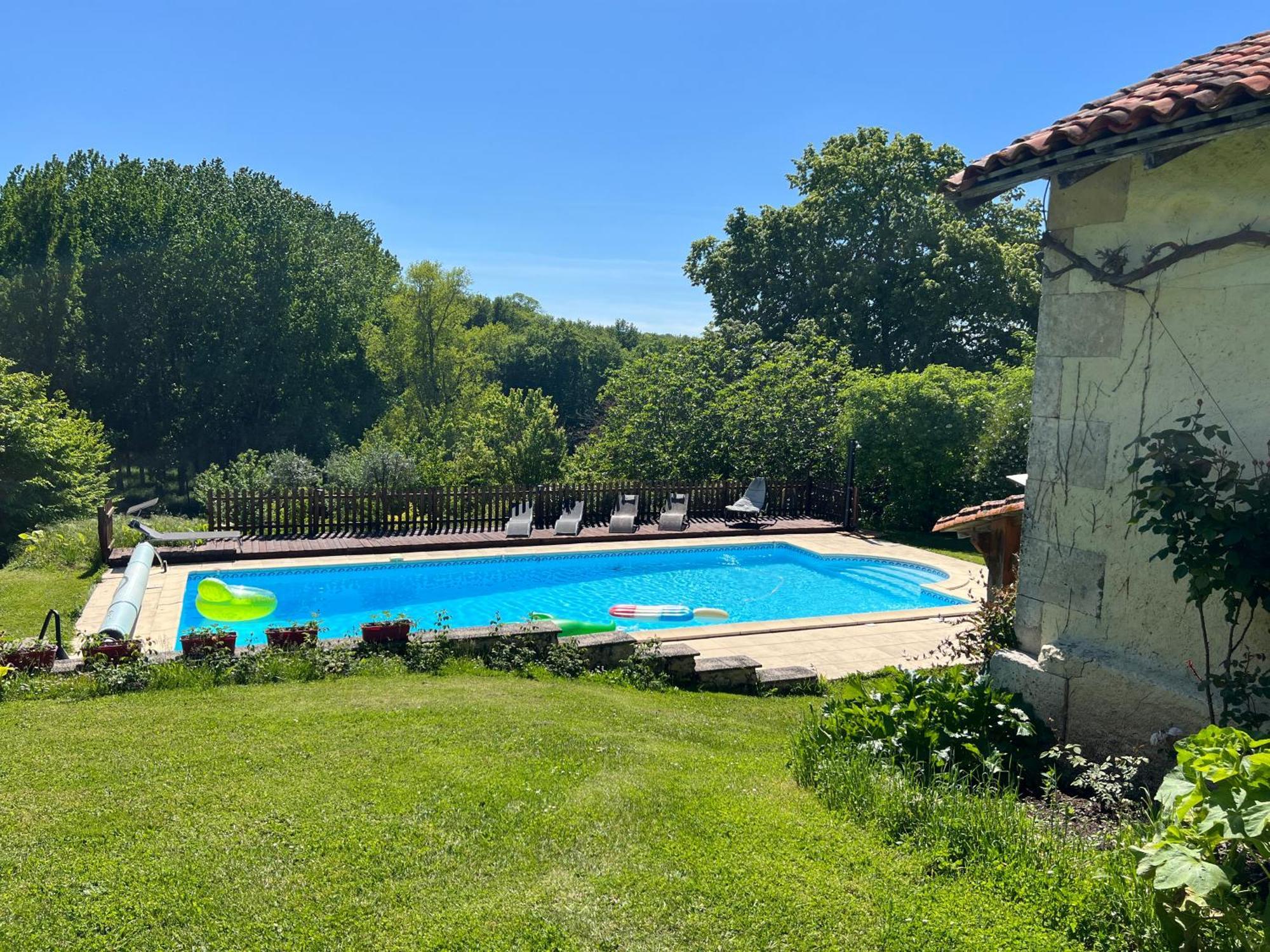 Entire Apartment With Swimming Pool Near Aubeterre Saint-Romain  Exterior foto