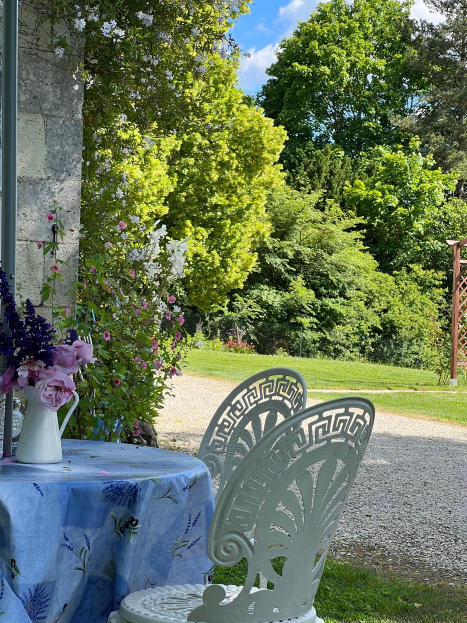 Entire Apartment With Swimming Pool Near Aubeterre Saint-Romain  Exterior foto