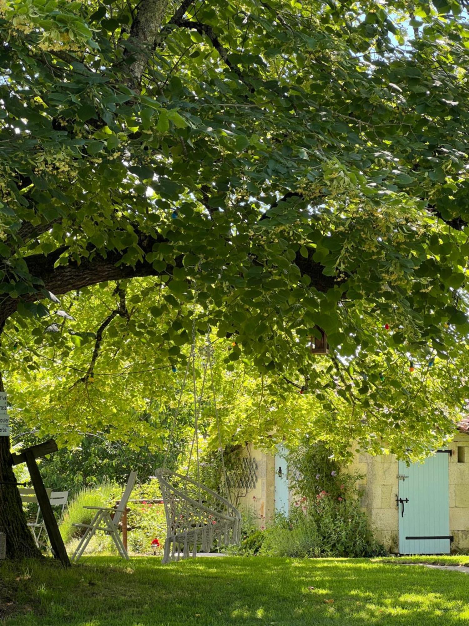 Entire Apartment With Swimming Pool Near Aubeterre Saint-Romain  Exterior foto